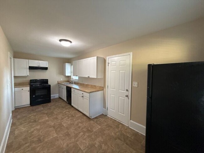 Building Photo - 336 Briarwood Dr