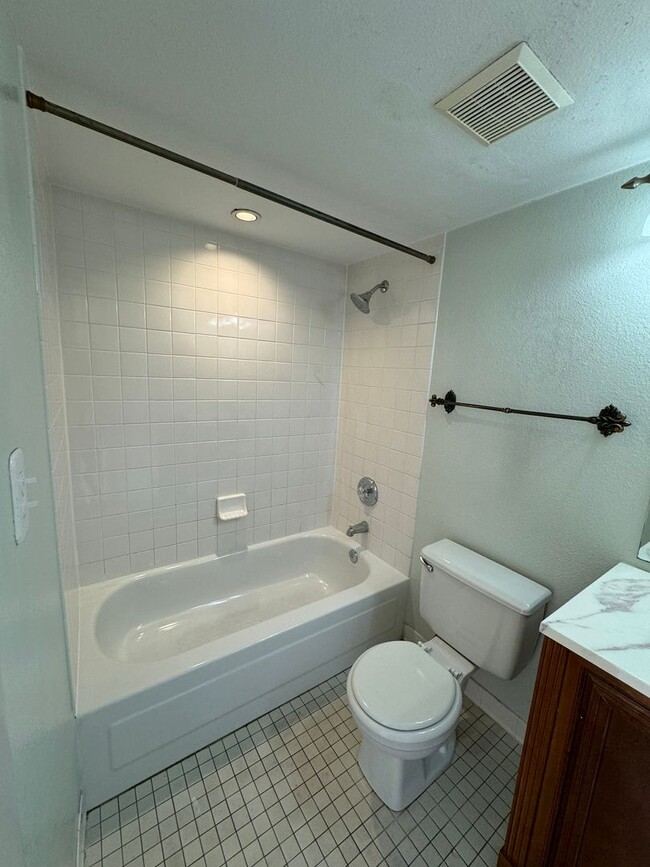 Building Photo - Las Salinas 3 Bedroom 2 Bathroom