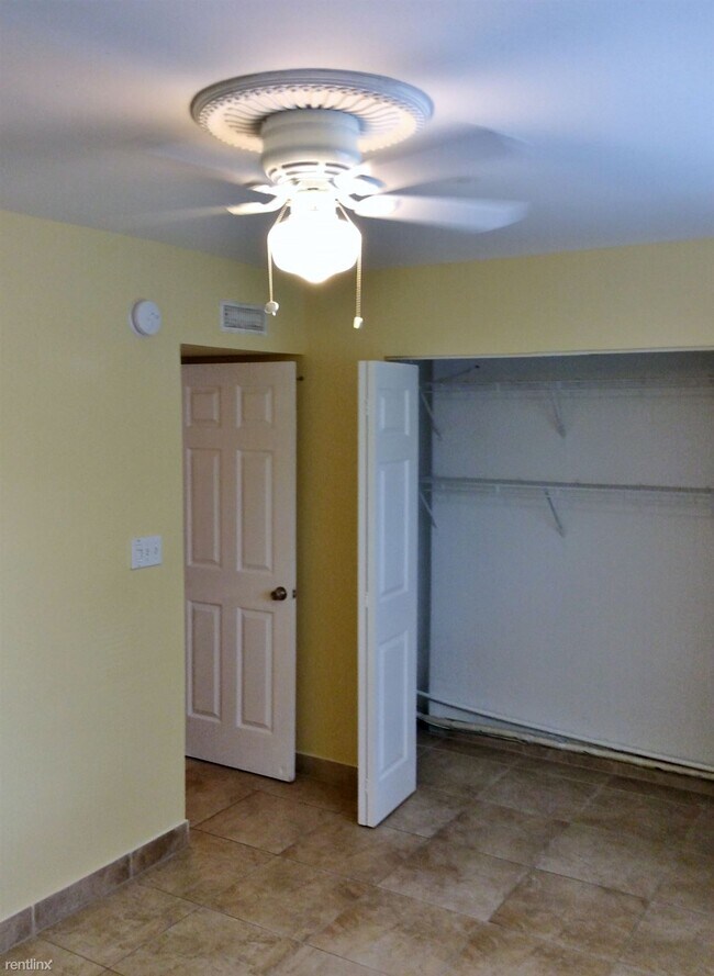 Foto del edificio - 2 br, 1 bath House - 3701 SW 58th Ave