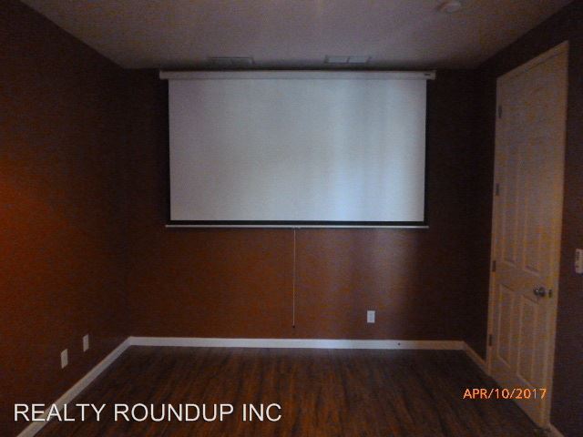 Foto del edificio - 9685 Sutton Pointe Ct
