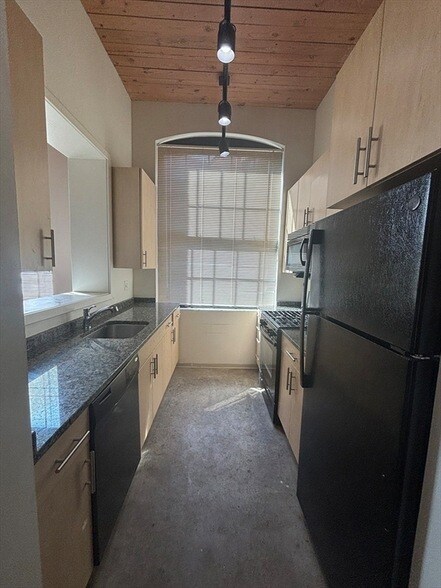 Building Photo - 88 Gerrish Ave