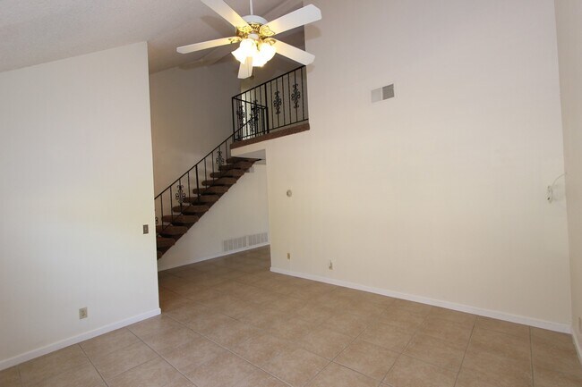 Building Photo - Huge 3 Bedroom 2.5 Bathroom home in Fletch...
