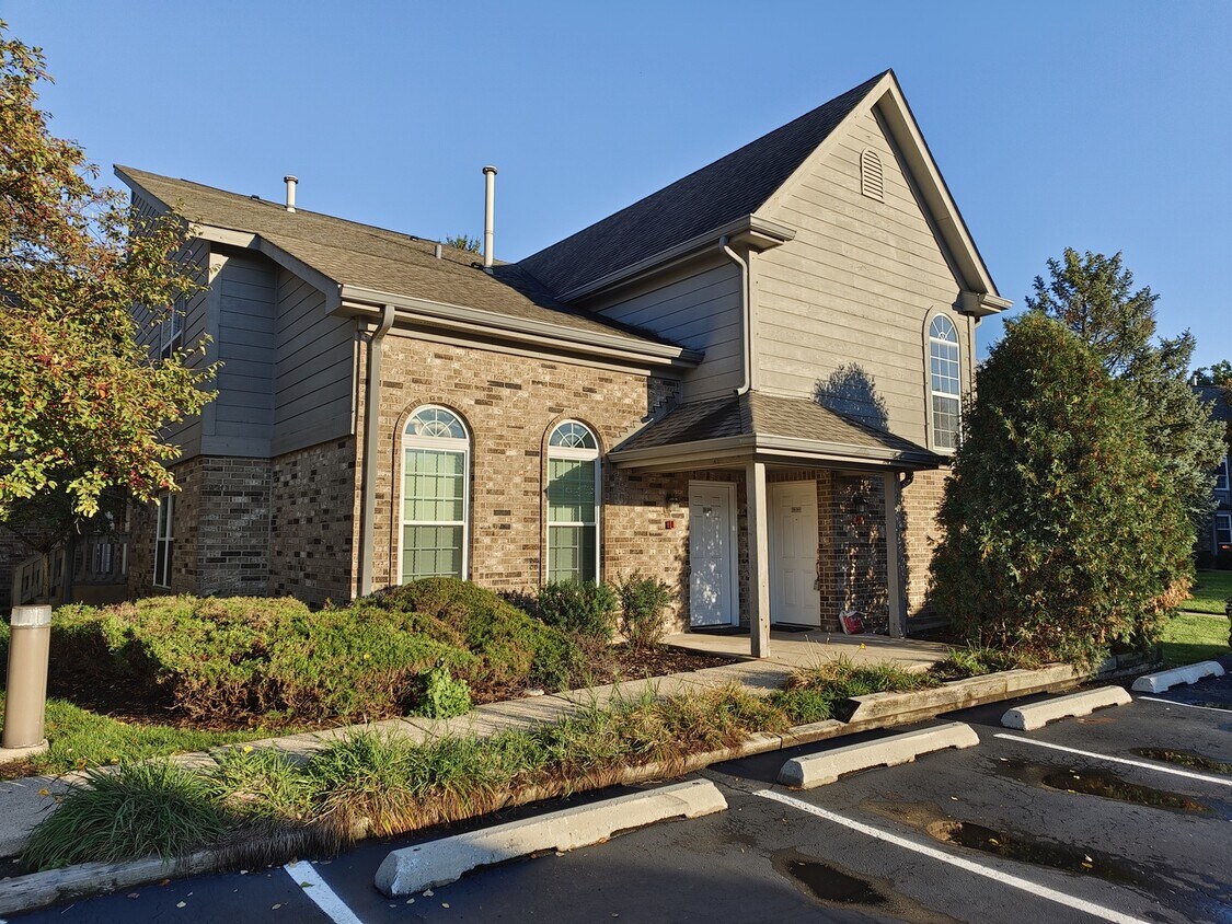 35 Foxcroft Rd Unit 203, Naperville, IL 60565 Condo for Rent in