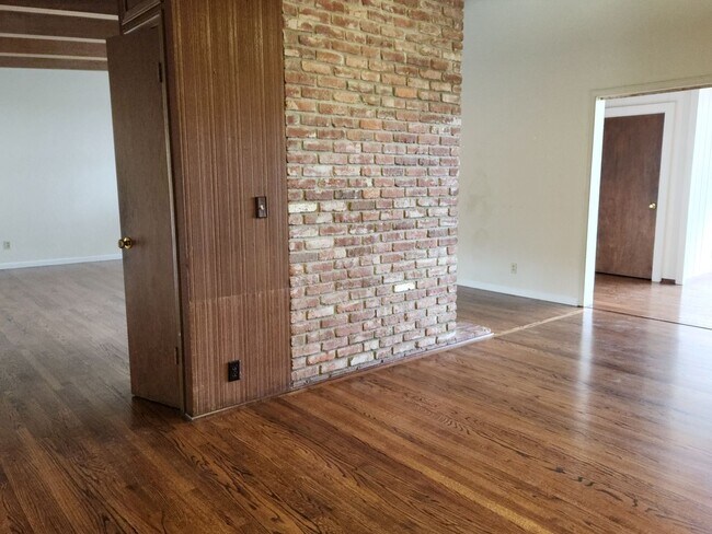 Building Photo - 13590 Saratoga Vista Ave