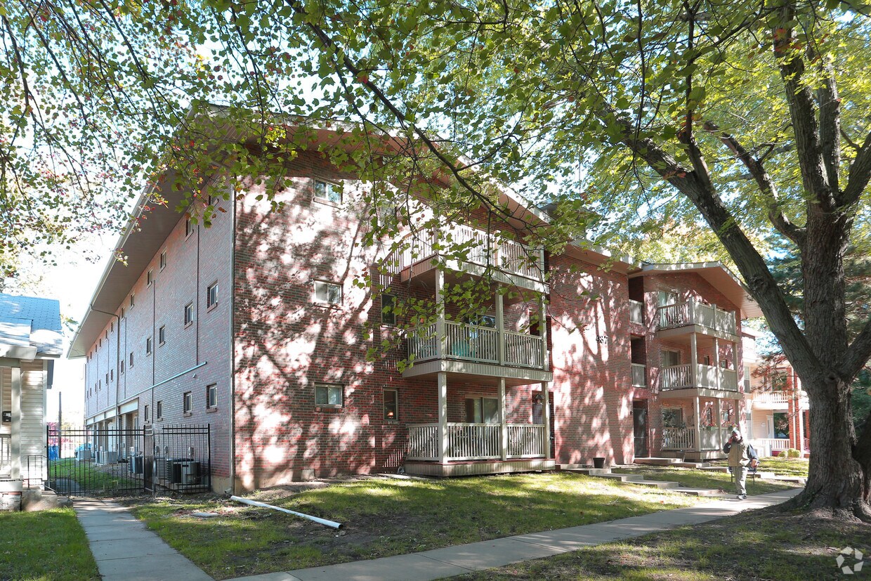 Safe Harbor Properties, LLC. at Edwards Place Apartments Springfield