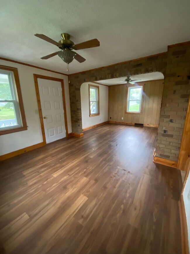 Building Photo - 3221 Anthony Hwy