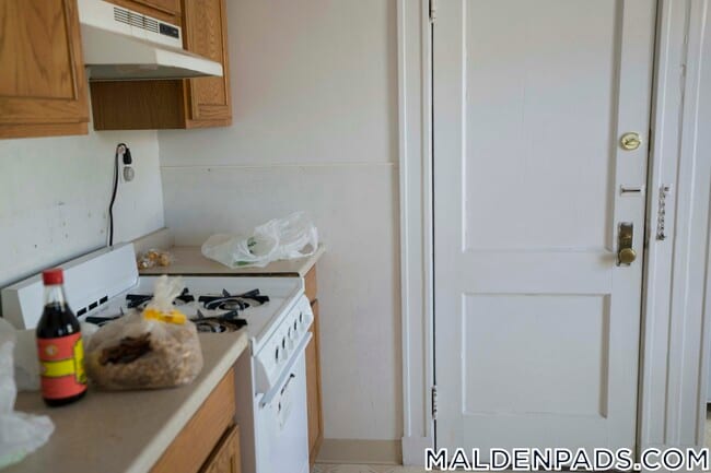 Building Photo - 90 Maple St