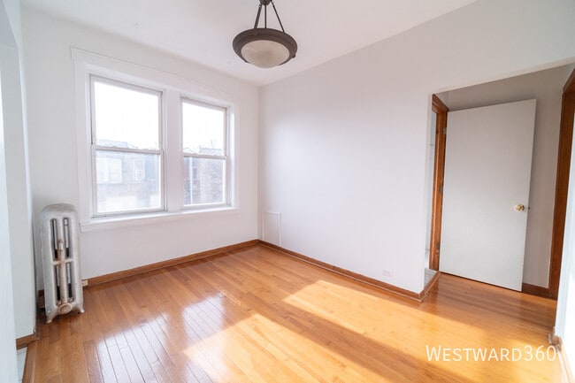Foto del edificio - 3555 W Sunnyside Ave