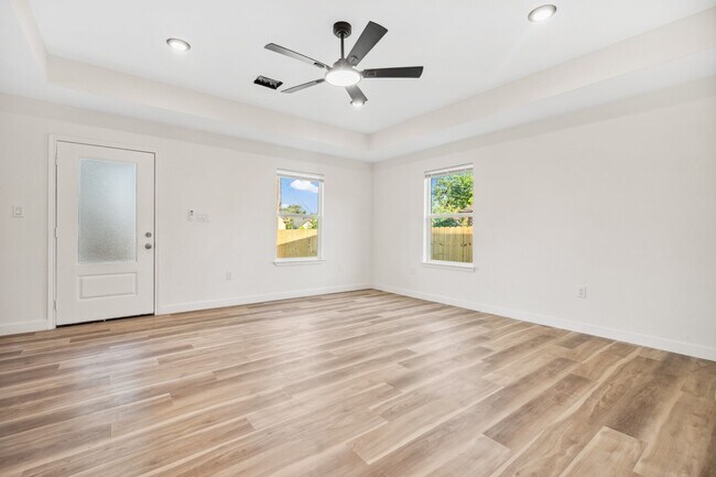 Foto del edificio - 6321 Joe Louis Ln