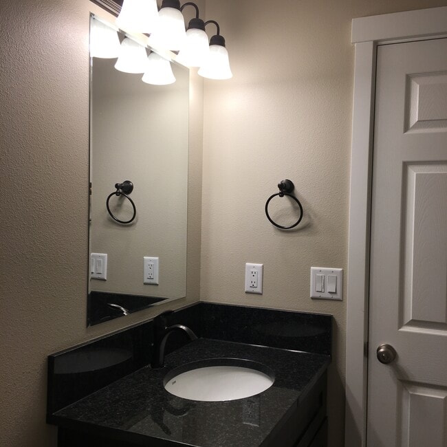 Building Photo - 3029 Tierra Dr NE