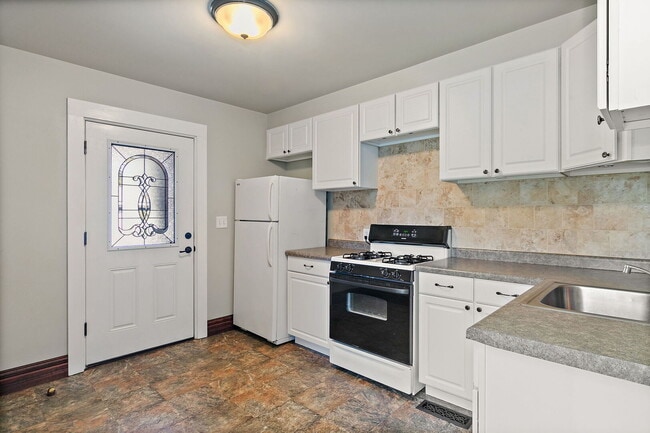 Building Photo - 102 Minnie St