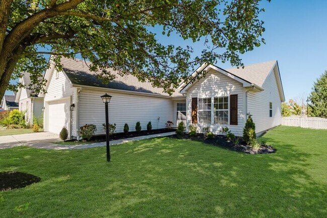 Foto del edificio - Beautifully Updated Carmel Ranch in Haverstick – Walk to Prairie Trace!