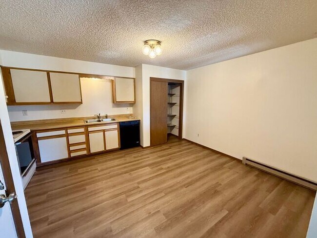 Foto del edificio - Limited-Time Move-In Deal: Get Your First 2 Weeks FREE! Spacious 2 Bed, 1 Bath Apartments + Flexi...