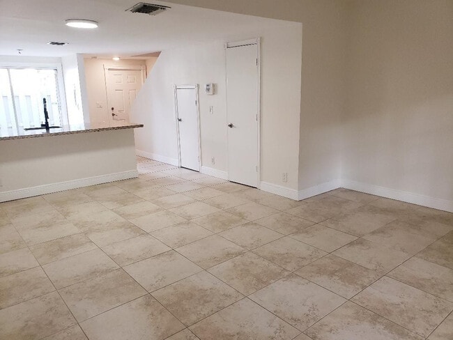 Building Photo - 89 SW 3rd St