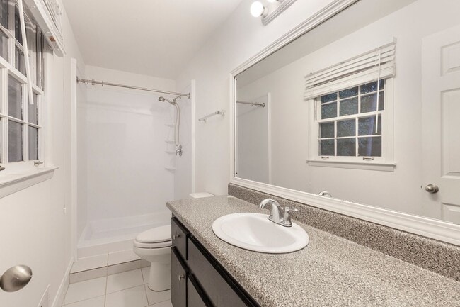 Foto del edificio - Spacious 3bd/2ba w/ 2 Car Garage and Large...