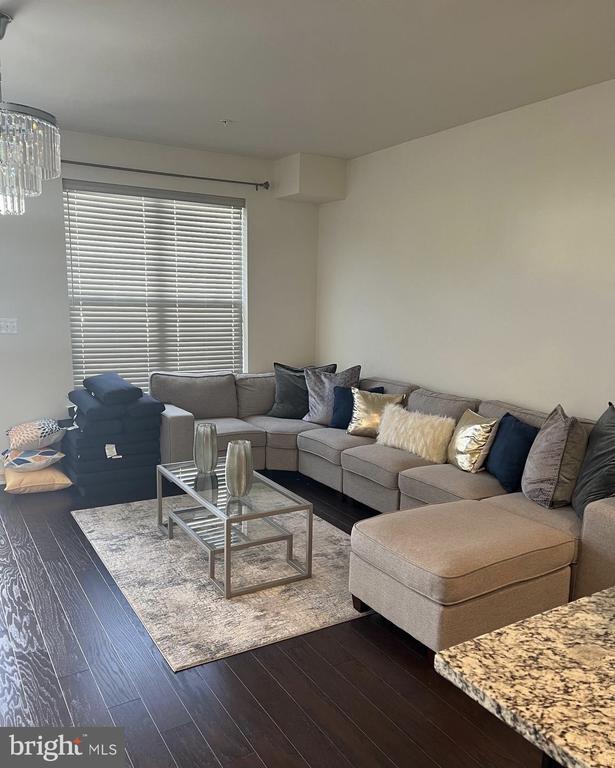 Foto del edificio - 7310 Wood Pond Cir