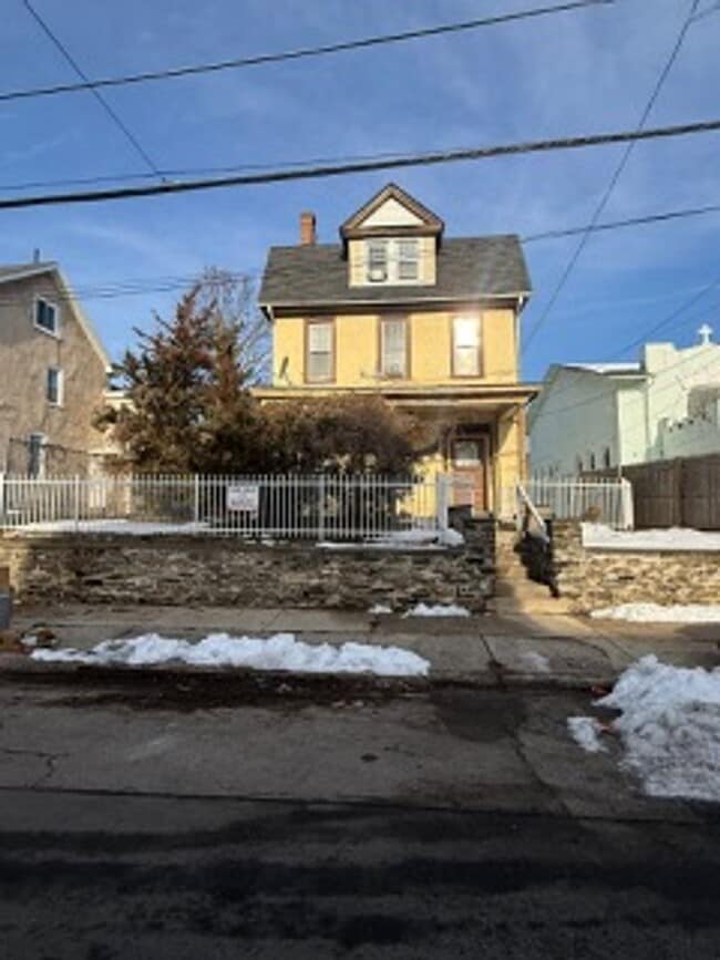 Photo - 321 E Price St Apartment