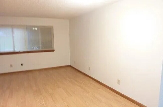 Foto del edificio - 120 Victory Way