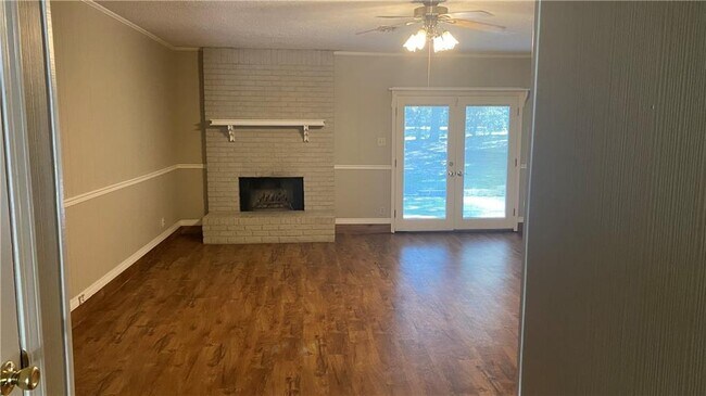 Building Photo - 1005 Cedar Creek Cir