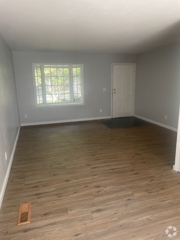 Brinthaven Apartments for Rent with Hardwood Floors Sylvania, OH 1