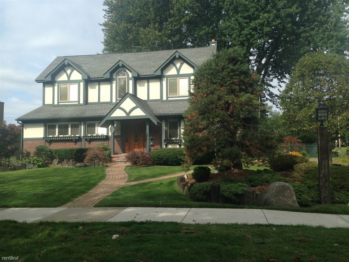 2539 N Vermont Ave, Royal Oak, MI 48073 House Rental in Royal Oak, MI