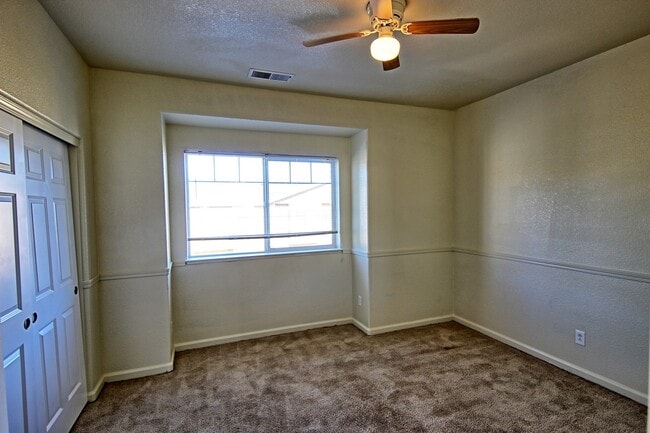 Foto del edificio - Updated Condo in North Reno