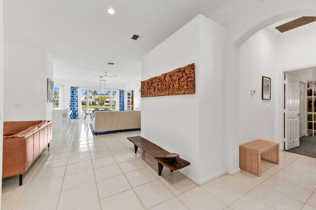 Building Photo - 7825 Aberdeen Lakes Dr