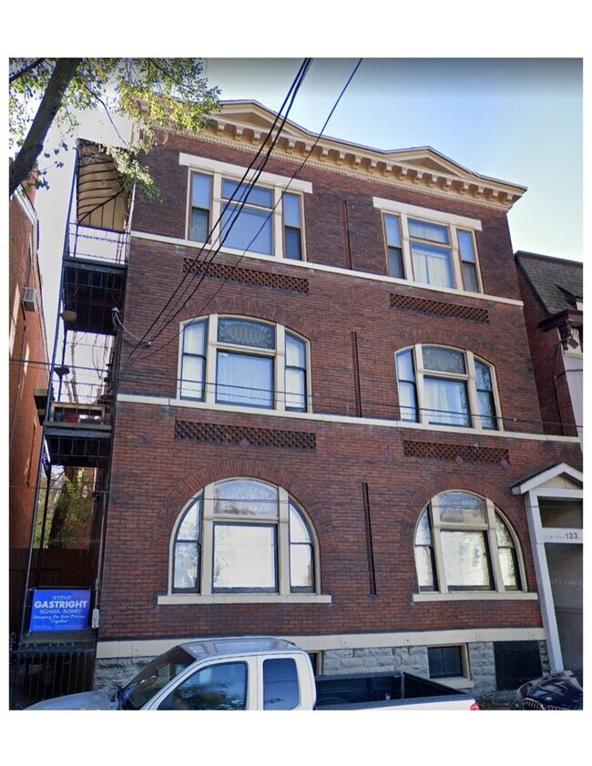Building Photo - 123 W 5th St