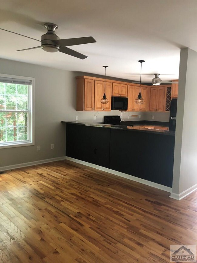 Foto del edificio - 240 Hodgson Dr