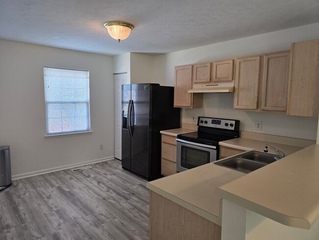 Foto del edificio - Spacious 3-Bedroom Split Level in Durham c...