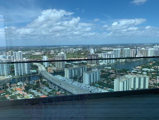 Foto del edificio - 18975 Collins Ave