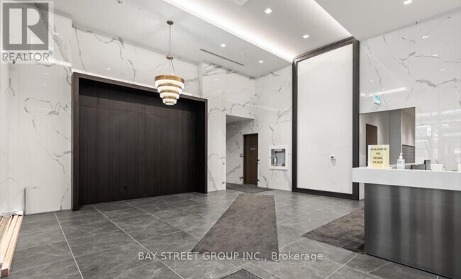 Photo du bâtiment - 4955 Yonge St