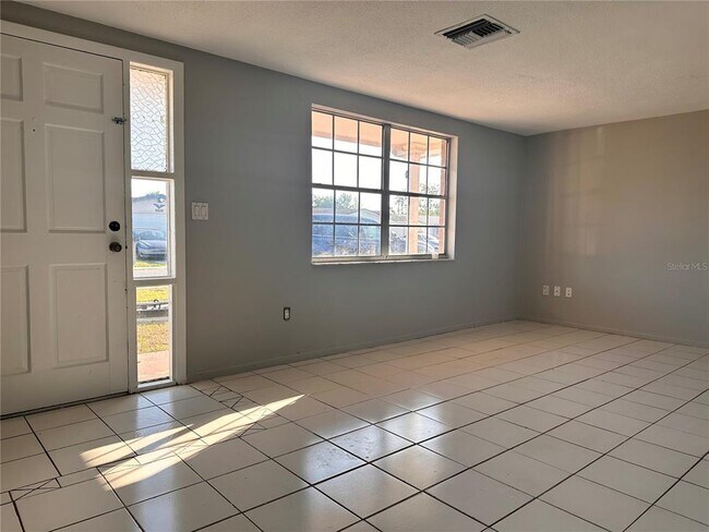 Building Photo - 3215 Bright Dr