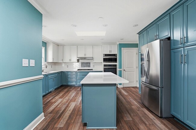 Building Photo - LIVE IN THE HEART OF RALEIGH-BEAUTIFUL AND FUNCTIONAL HOME AWAITS YOU!