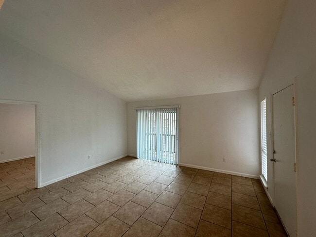 Condominium in Greenbrier! Near University of Memphis! Available Now! - Condominium in Greenbrier! Near University of Memphis! Available Now!