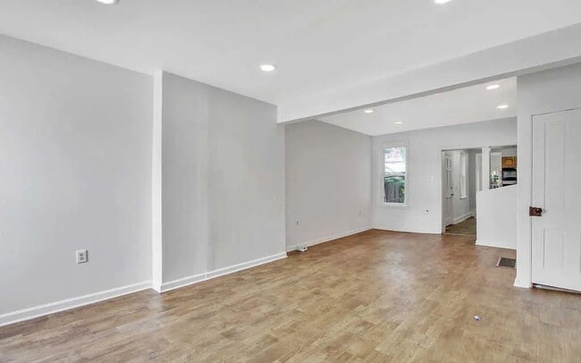 Building Photo - Coming Soon - Spacious 3 Bedroom, 1 Bath H...