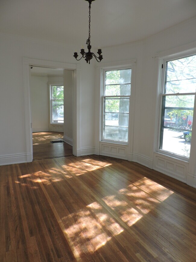 Foto del edificio - 637 Wealthy St SE