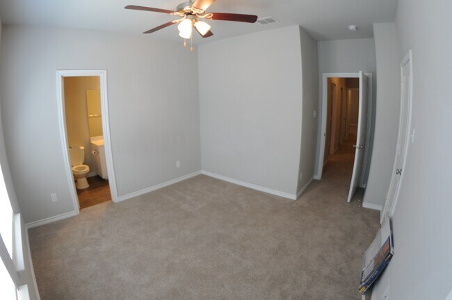 Dormitorio 3 - 3426 W 4th St