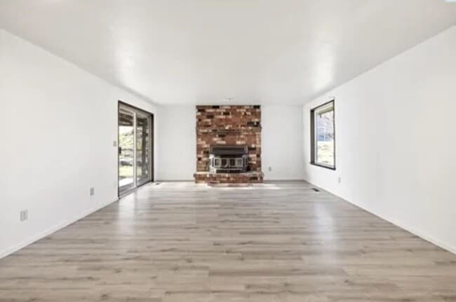 Building Photo - Elegant 4-Bedroom Home on a Corner Lot in ...