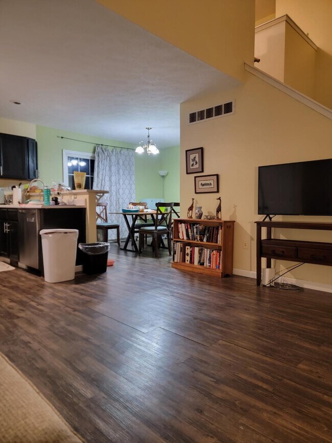 Building Photo - 3450 Sand Wood Dr