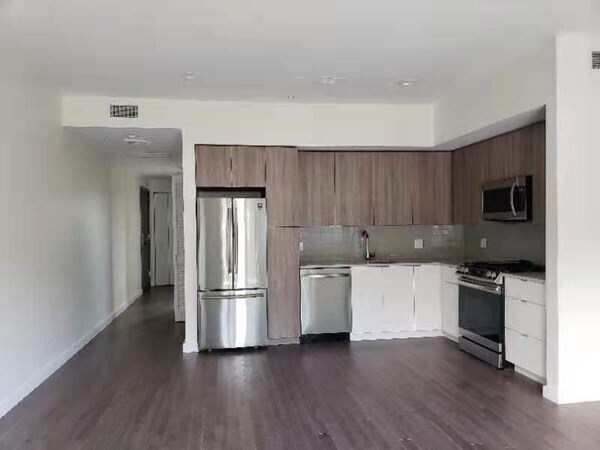 Foto del edificio - 119-141 Hyde Park Ave-