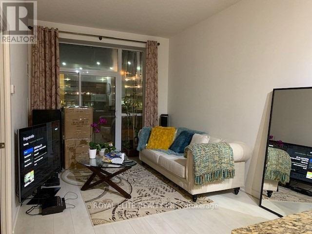 Building Photo - 70 Forest Manor Rd