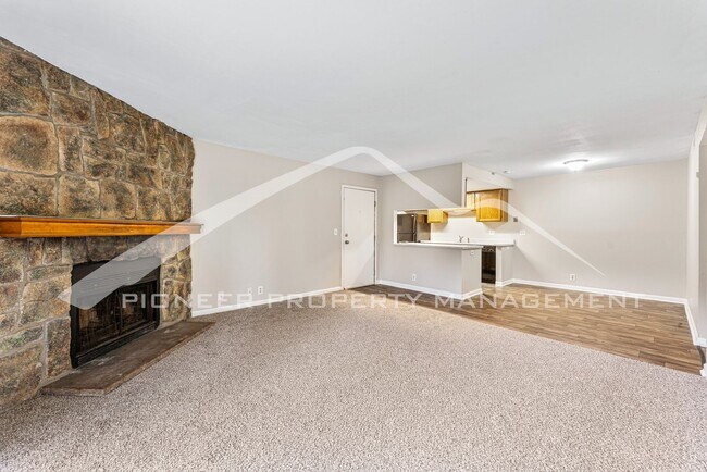 Foto del edificio - Spacious Condo with Washer/Dryer and Central AC