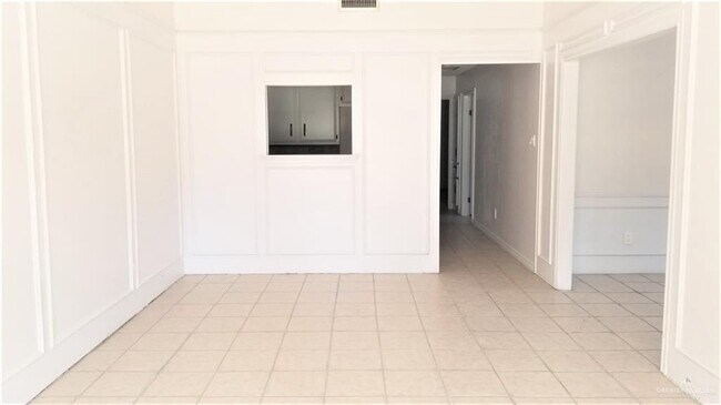 Building Photo - 411 S Rose Ellen Cir