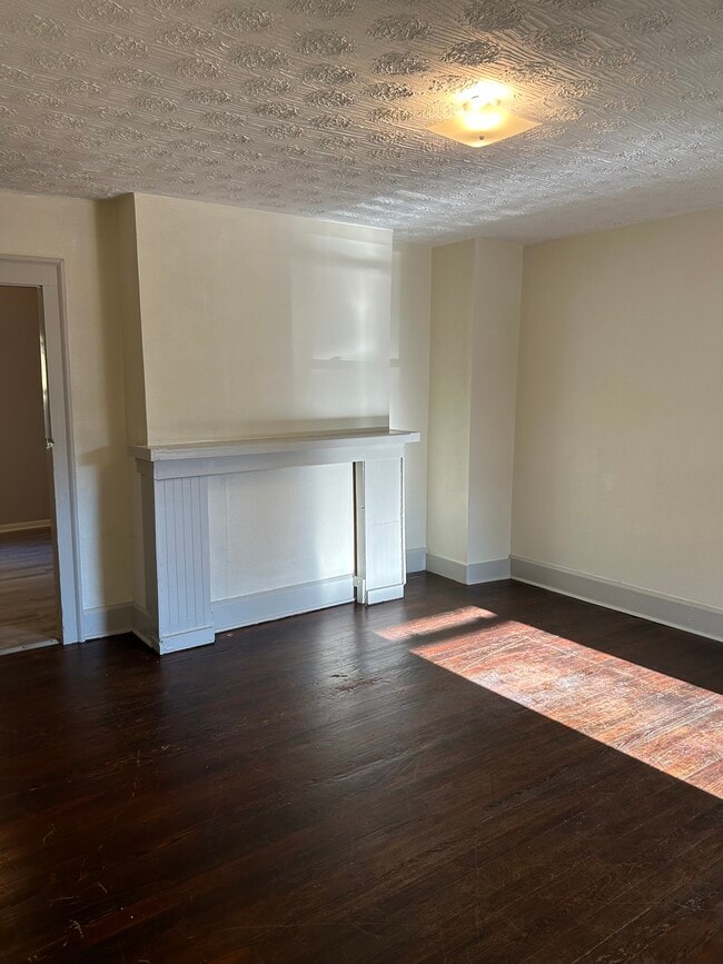 Building Photo - 2484 Lagonda Ave