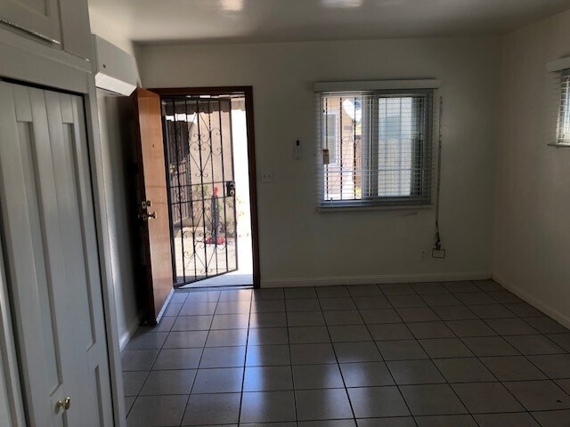 Reverse Room View - 818 E Nutwood St