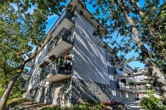 Building Photo - 3244 Quadra St