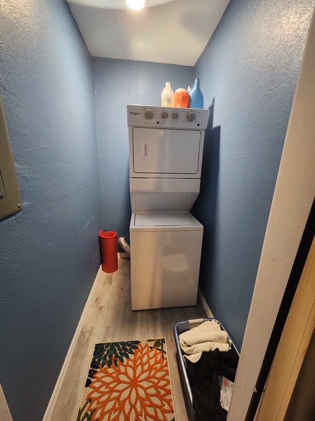 Foto del edificio - 1002 Brothers Ave.