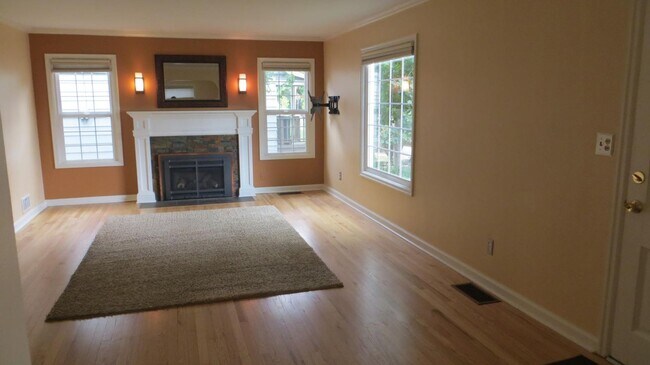 Building Photo - Beautiful 5 bed 2 bath home in Corvallis