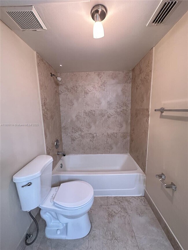 Building Photo - 2820 N Oakland Forest Dr